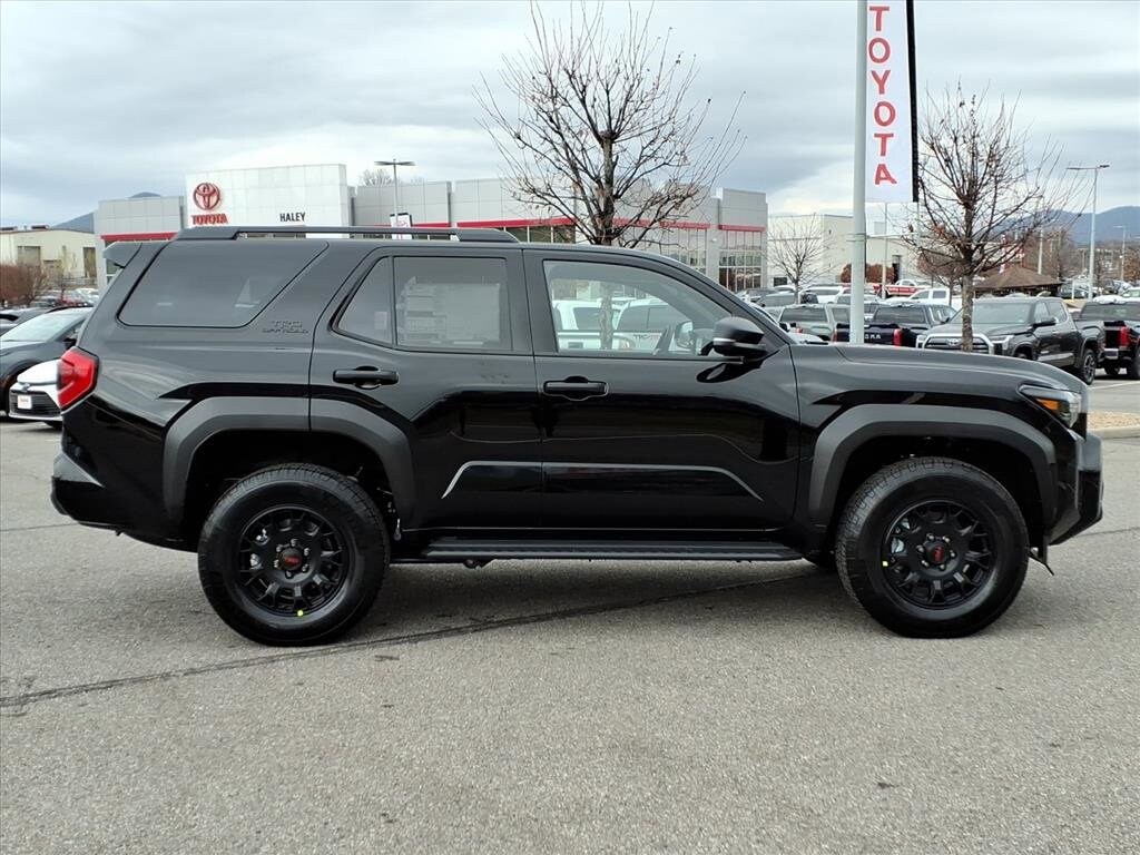 2025 Toyota 4Runner TRD Off-Road photo 3