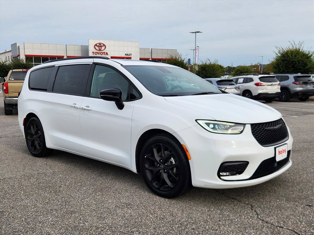 Used 2025 Chrysler Pacifica Limited Minivan/Van