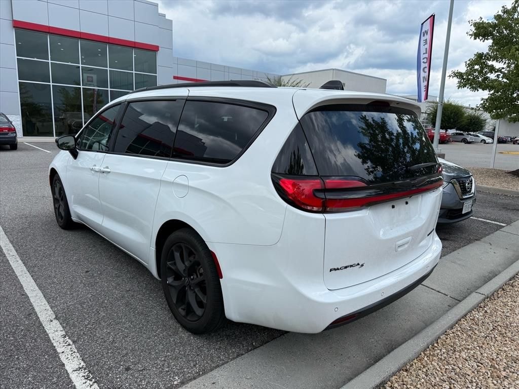 Used 2025 Chrysler Pacifica Limited Minivan/Van