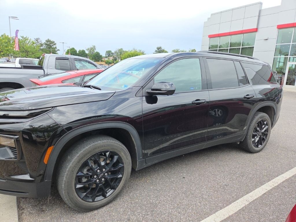 Used 2024 Chevrolet Traverse LT SUV