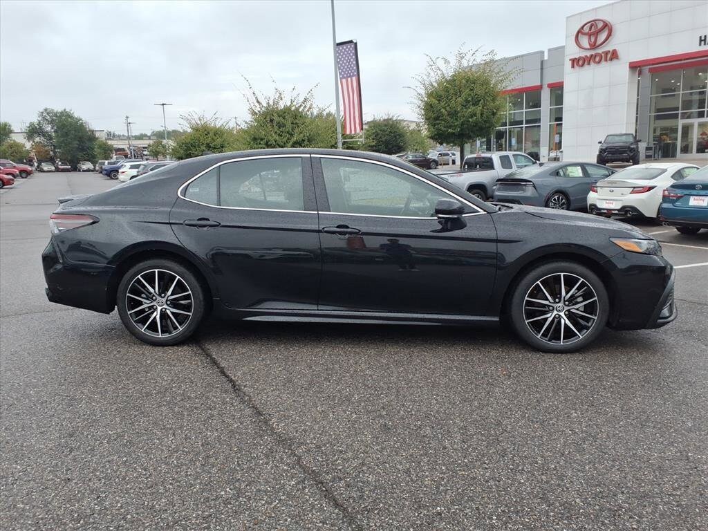 2024 Toyota Camry SE photo 2