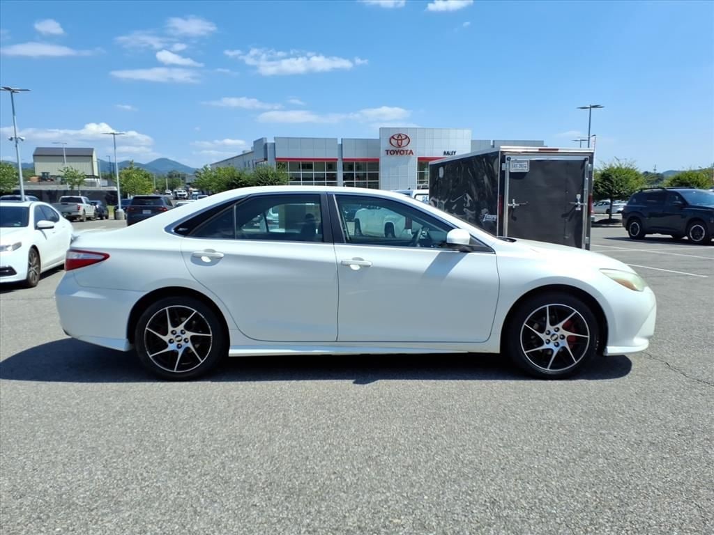 Used 2016 Toyota Camry SE Sedan