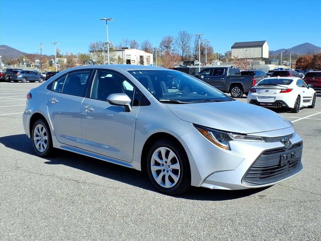 2024 Toyota Corolla LE photo 2