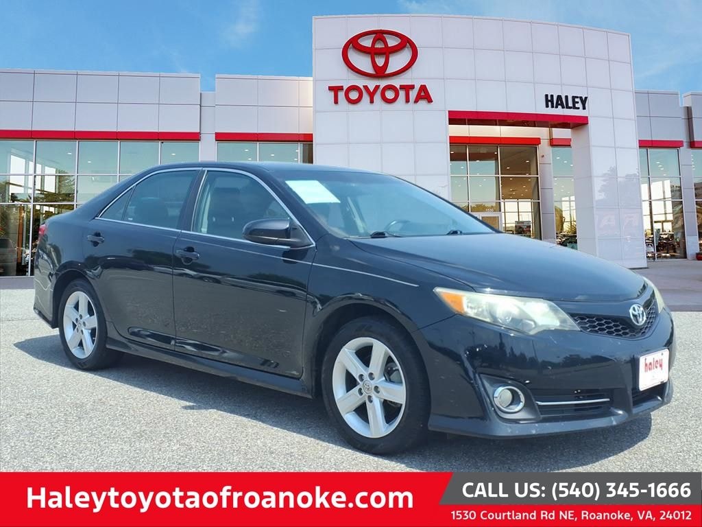 Used 2013 Toyota Camry SE Sedan