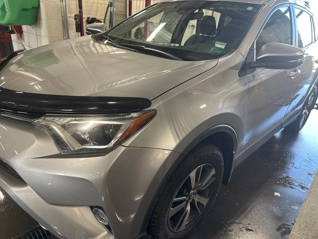 2018 Toyota RAV4 XLE photo 2