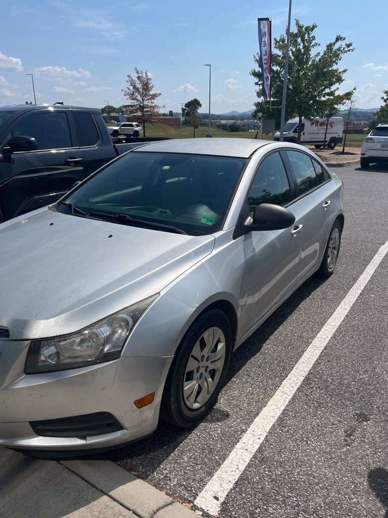 2014 Chevrolet Cruze LS photo 2
