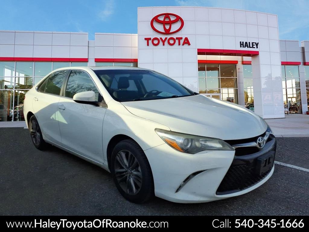 Used 2017 Toyota Camry SE Sedan