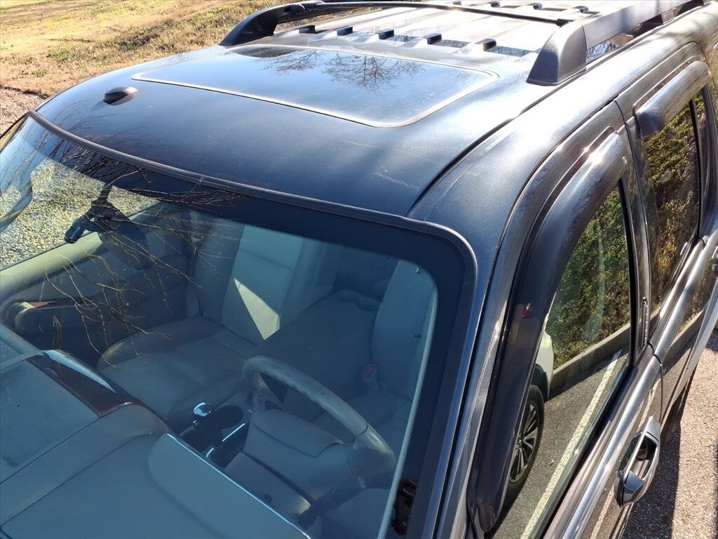 2010 Ford Explorer Eddie Bauer photo 2