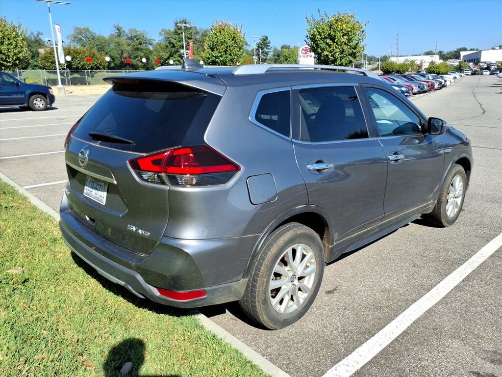 2018 Nissan Rogue SV photo 2