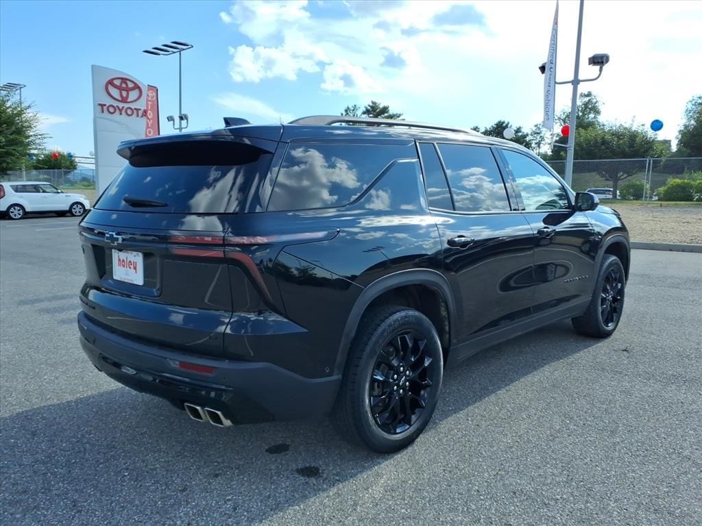 Used 2024 Chevrolet Traverse LT SUV