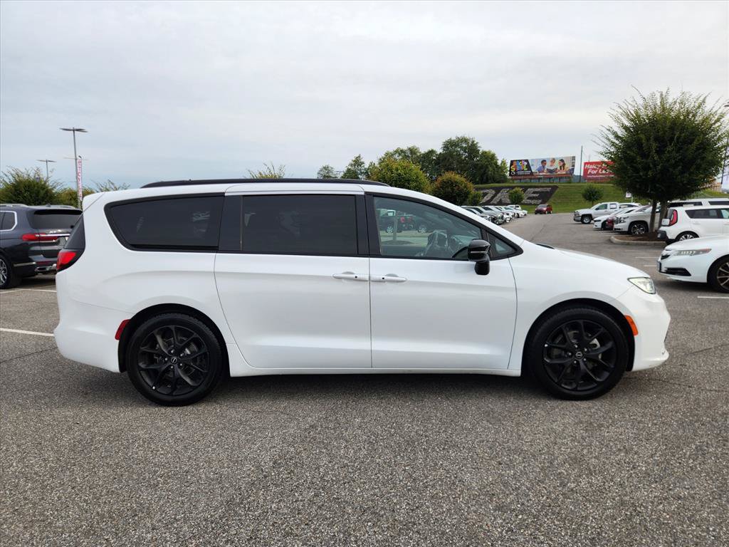 Used 2025 Chrysler Pacifica Limited Minivan/Van
