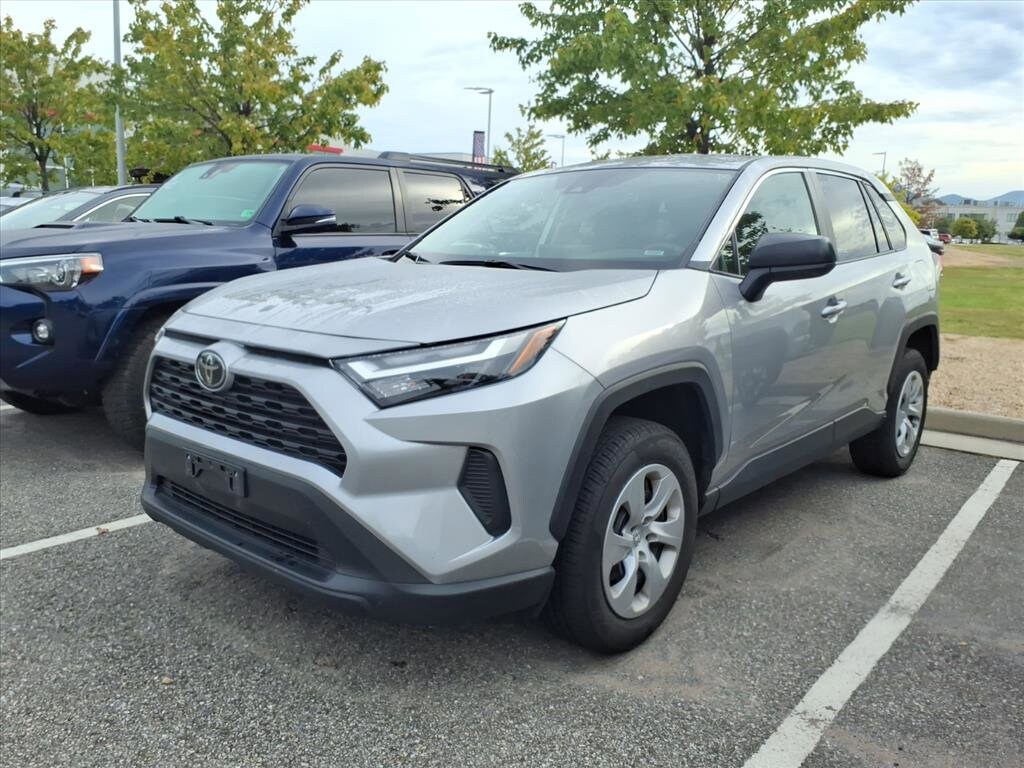 2024 Toyota RAV4 LE photo 3