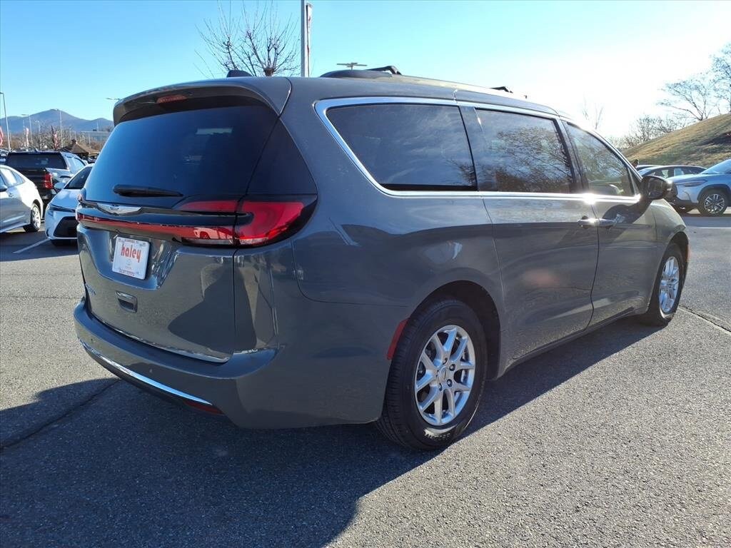 Used 2023 Chrysler Pacifica Touring L Van Passenger Van