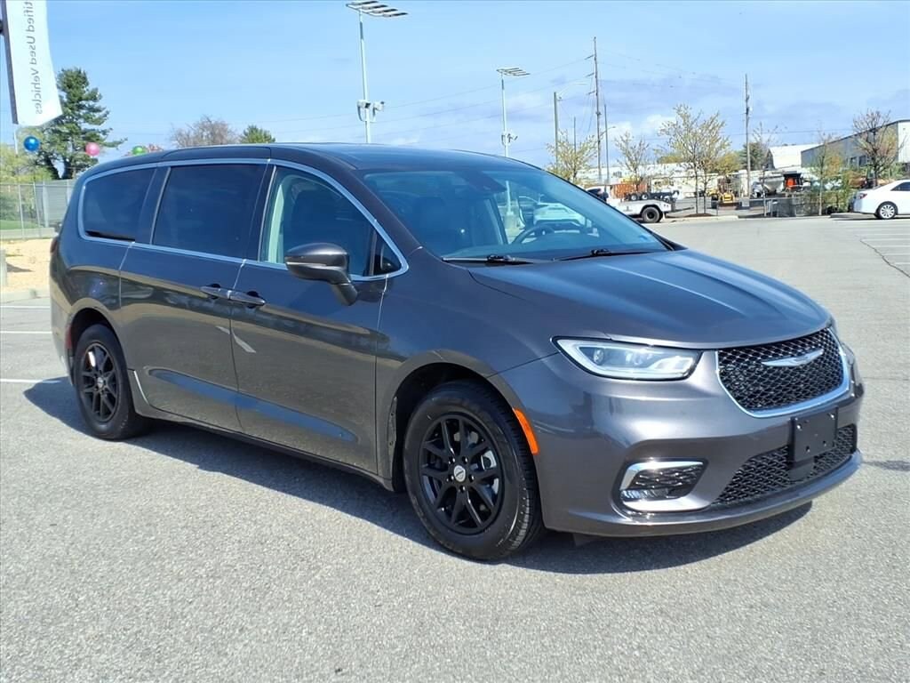 Used 2023 Chrysler Pacifica Touring L Van Passenger Van