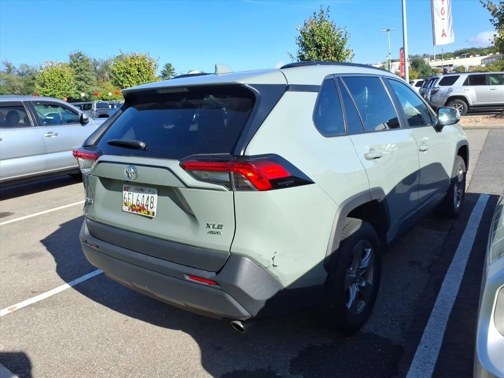 2023 Toyota RAV4 XLE photo 2