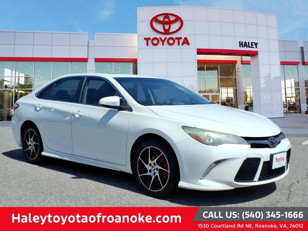 Used 2016 Toyota Camry SE Sedan