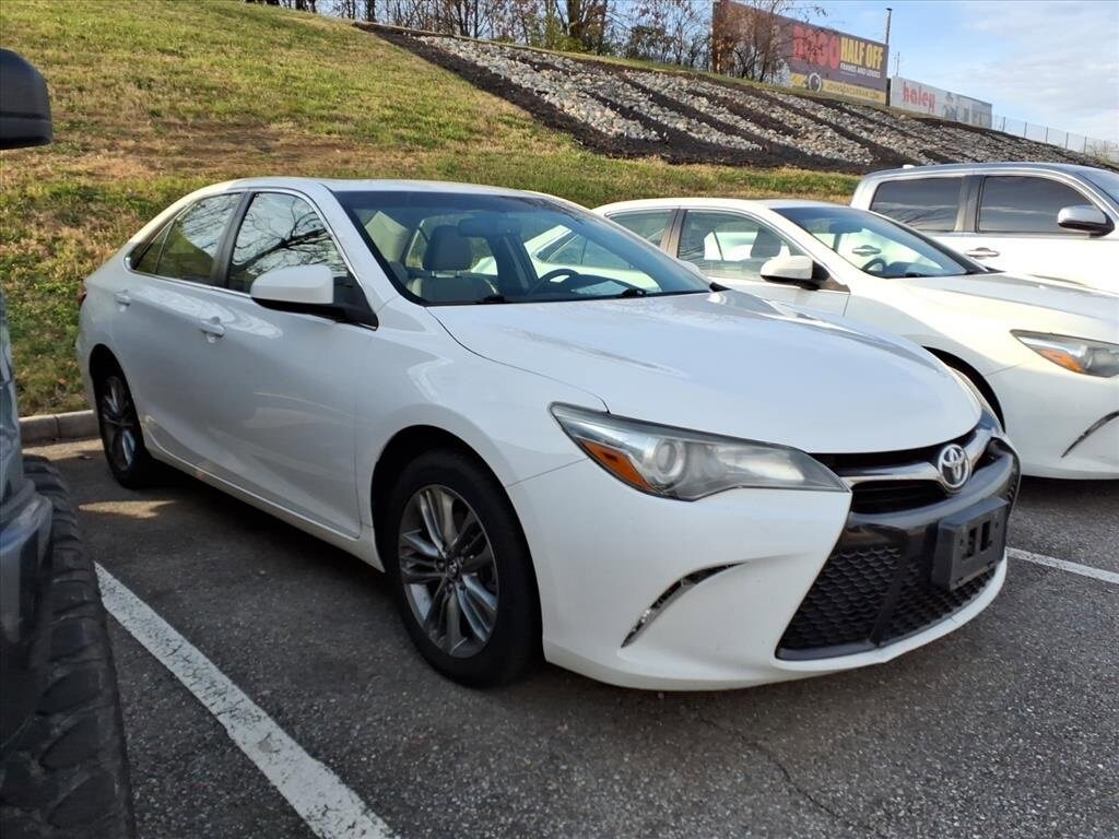 Used 2017 Toyota Camry SE Sedan