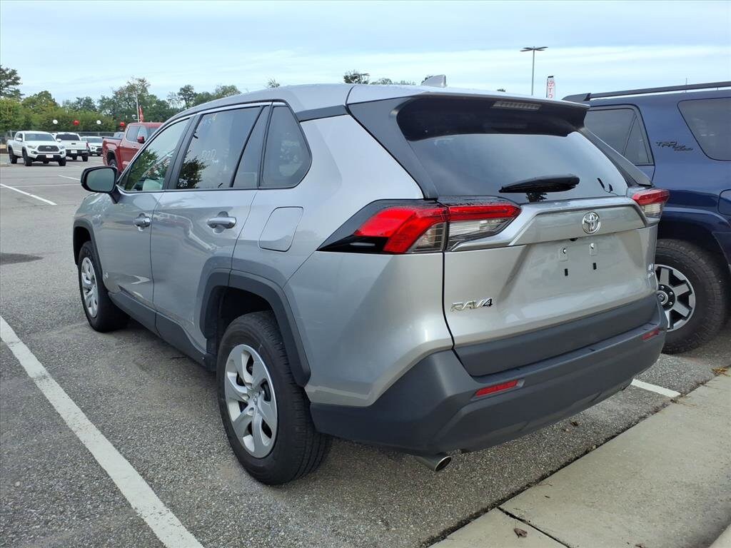 2024 Toyota RAV4 LE photo 2