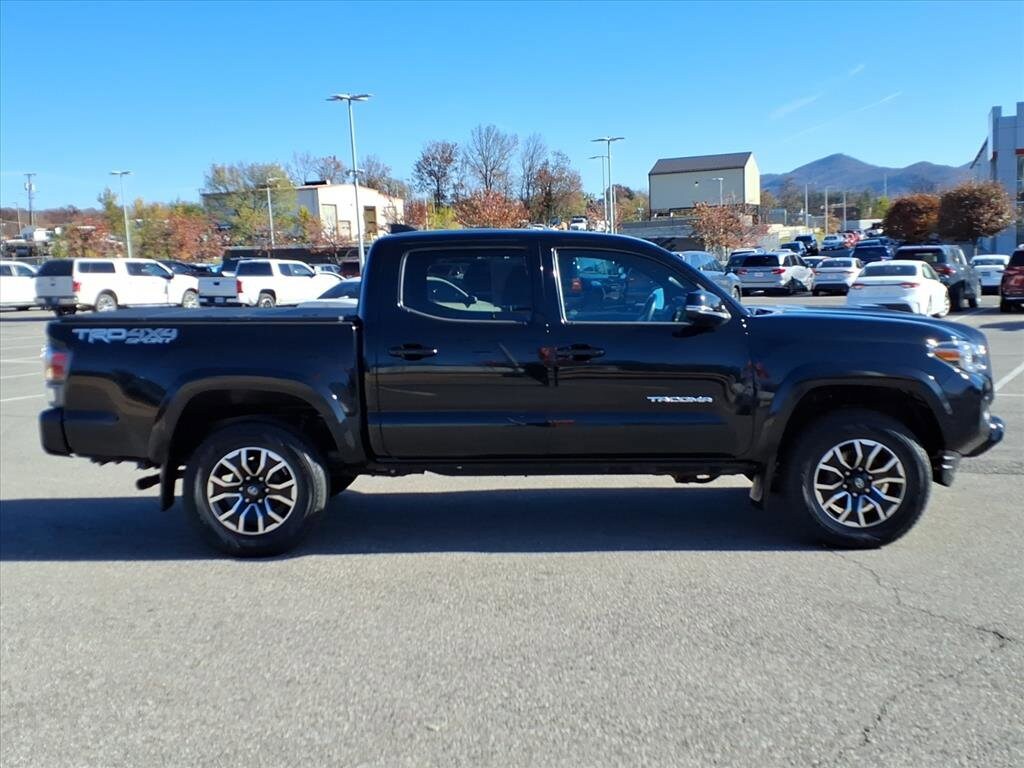2022 Toyota Tacoma TRD Sport V6 photo 2