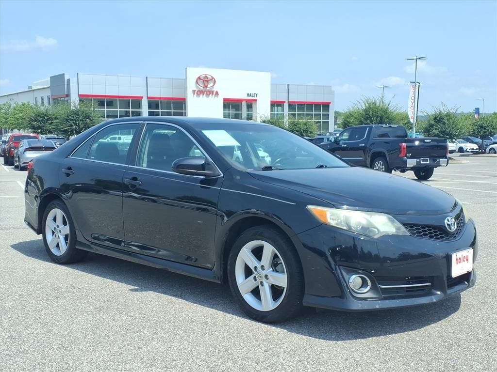 Used 2013 Toyota Camry SE Sedan