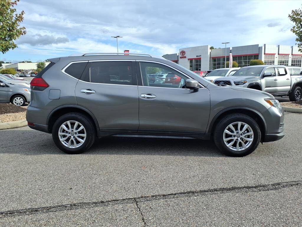 2017 Nissan Rogue SV AWD photo 2