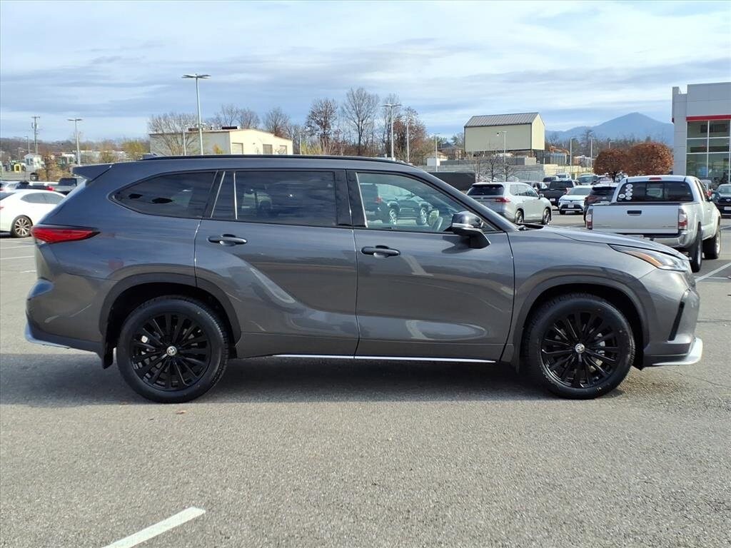 2023 Toyota Highlander XSE photo 2