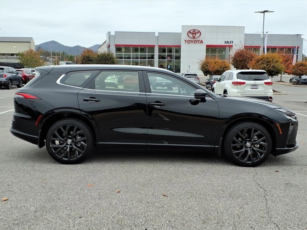 Used 2025 Toyota Crown Signia Limited SUV