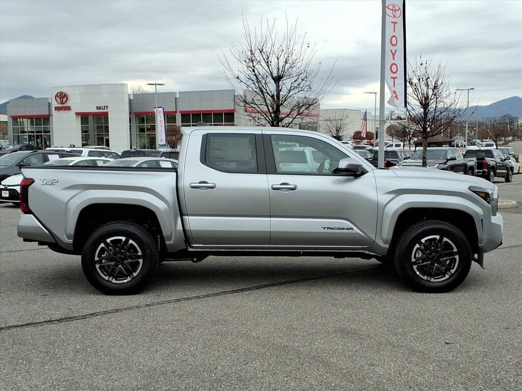 2025 Toyota Tacoma TRD Sport photo 3