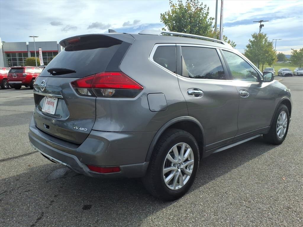 2017 Nissan Rogue SV AWD photo 3