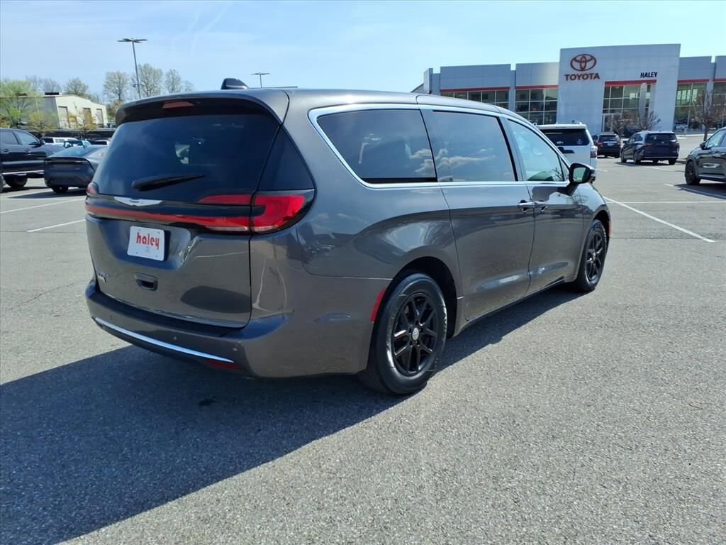 Used 2023 Chrysler Pacifica Touring L Van Passenger Van