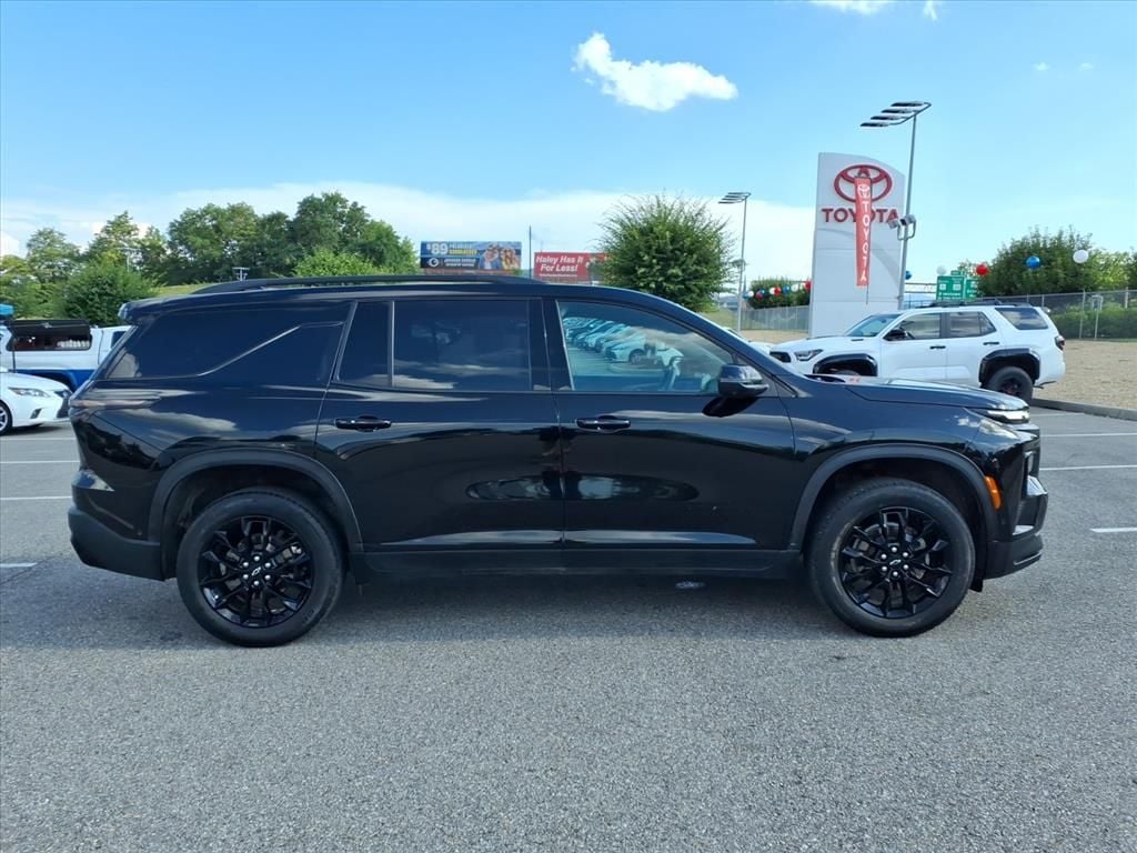 Used 2024 Chevrolet Traverse LT SUV