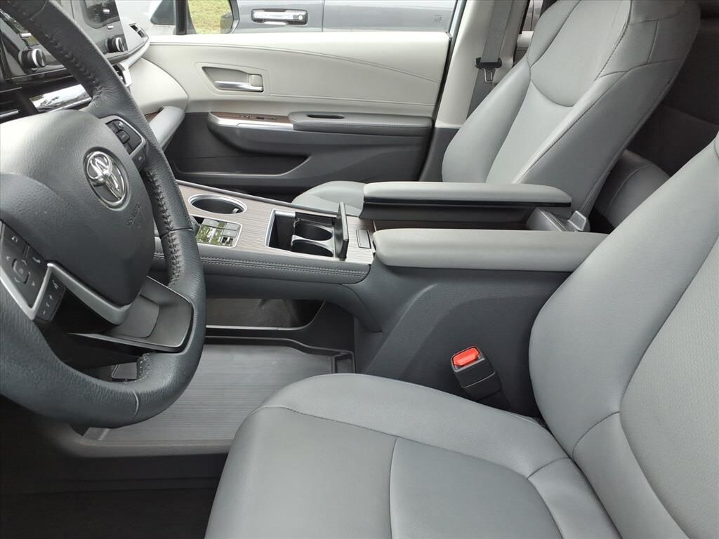Certified 2023 Toyota Sienna XLE Minivan/Van
