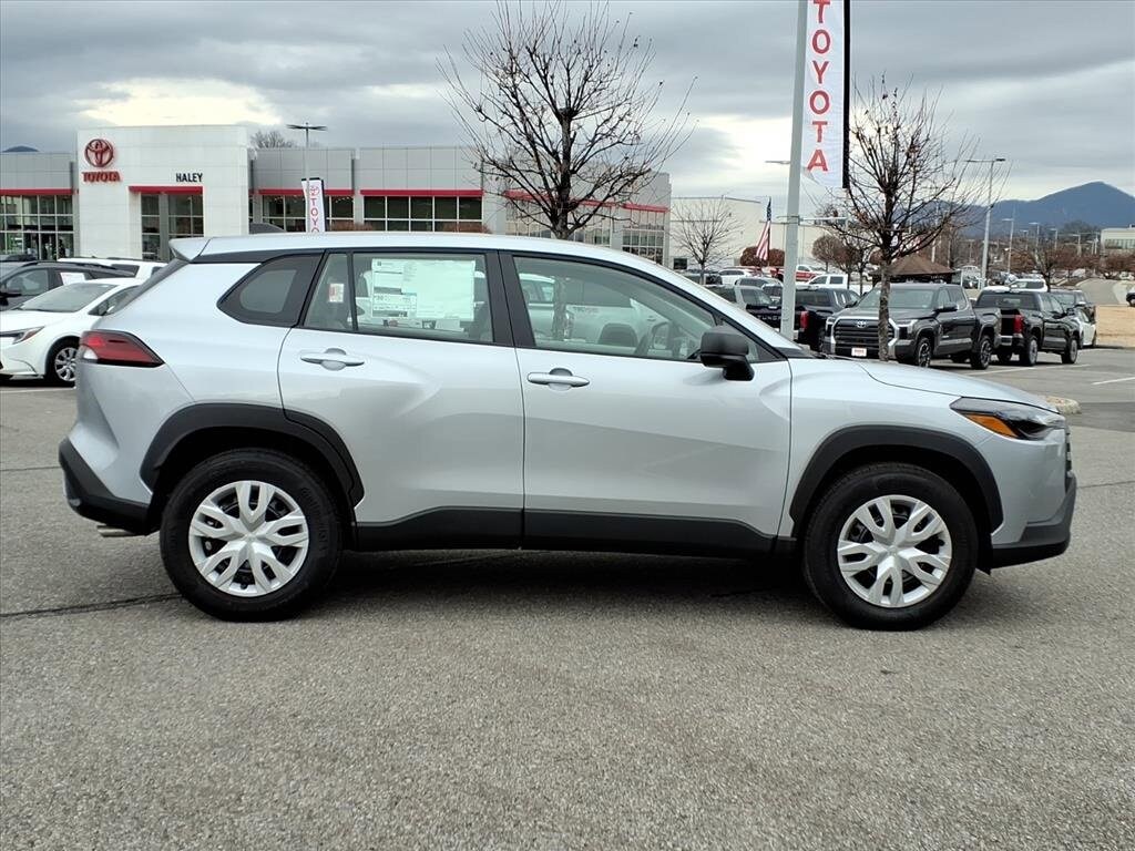 2026 Toyota Corolla Cross L photo 3