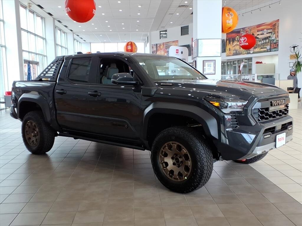 2025 Toyota Tacoma Trailhunter photo 2