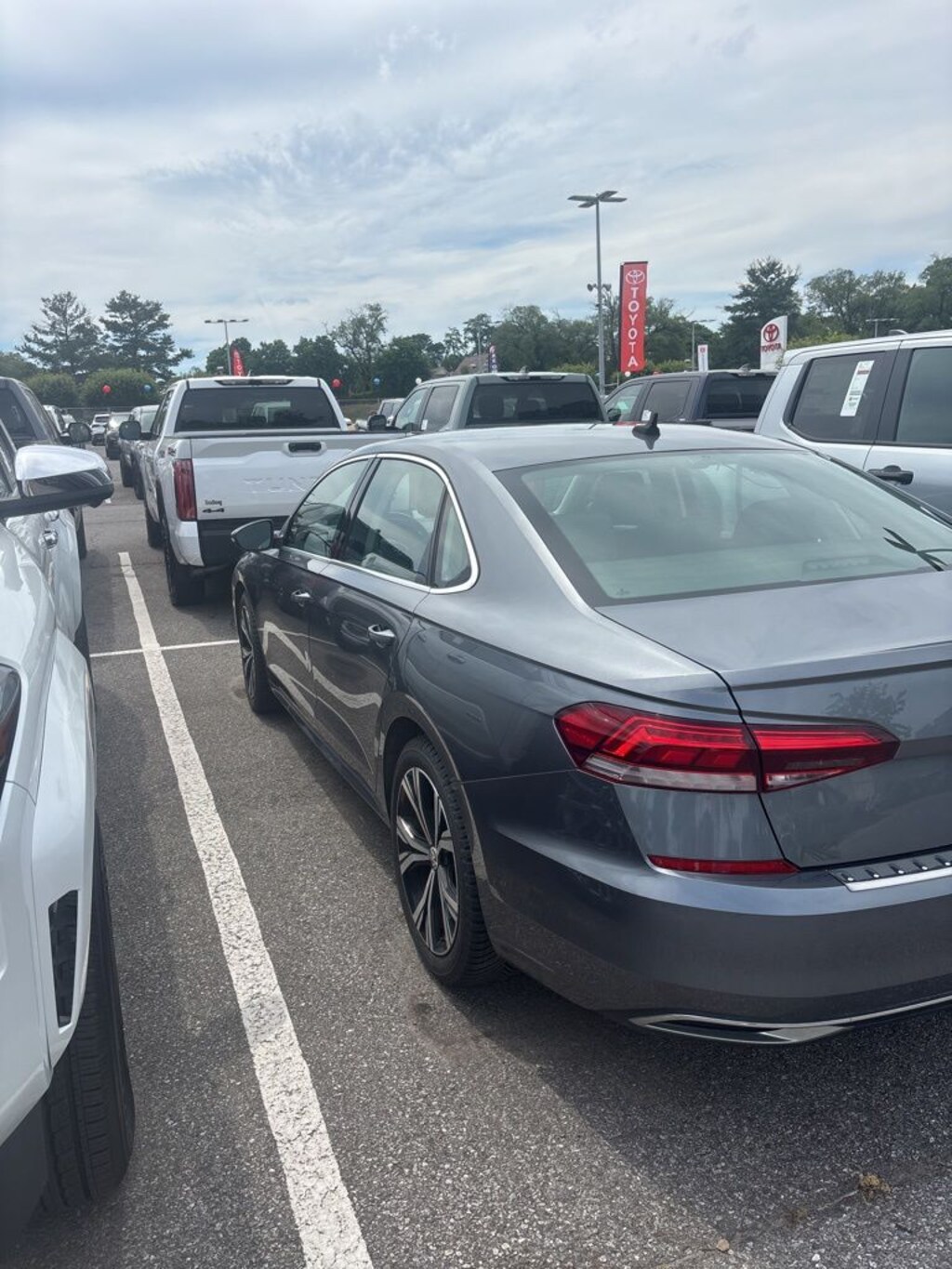 Used 2021 Volkswagen Passat 2.0T SE Sedan