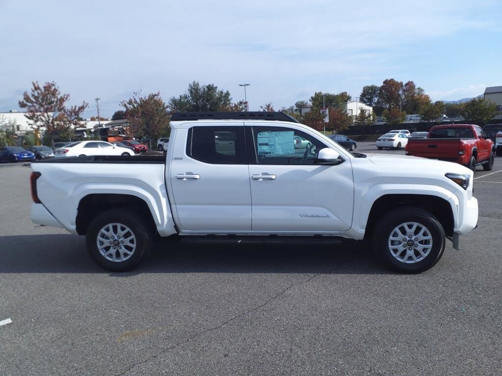 2024 Toyota Tacoma SR5 photo 2