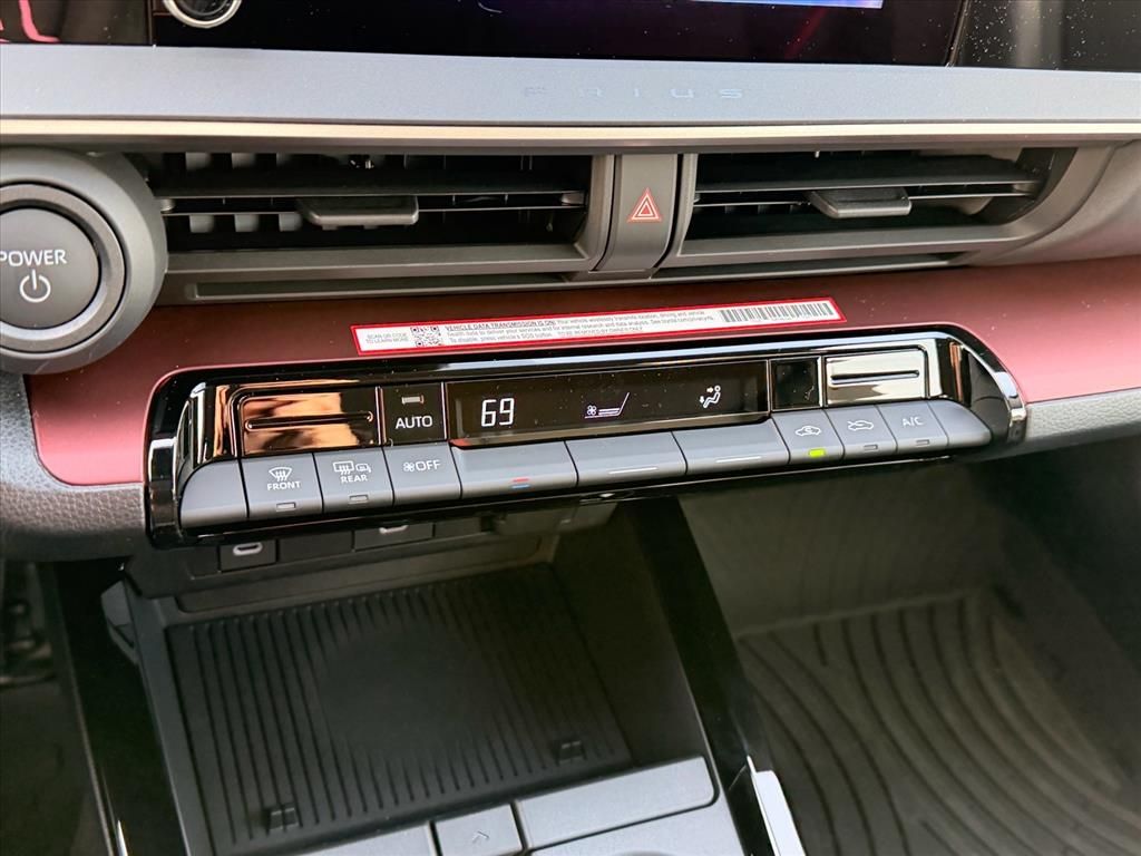 2026 Toyota Prius Plug-in Hybrid SE - Photo 11