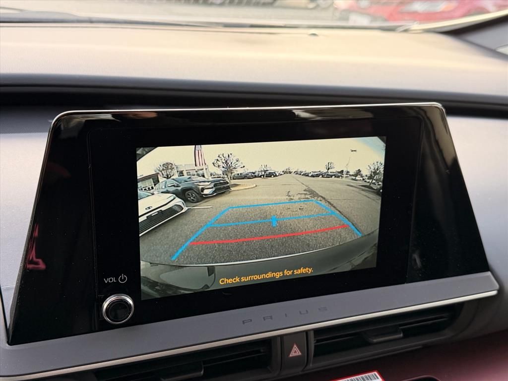 2026 Toyota Prius Plug-in Hybrid SE - Photo 15