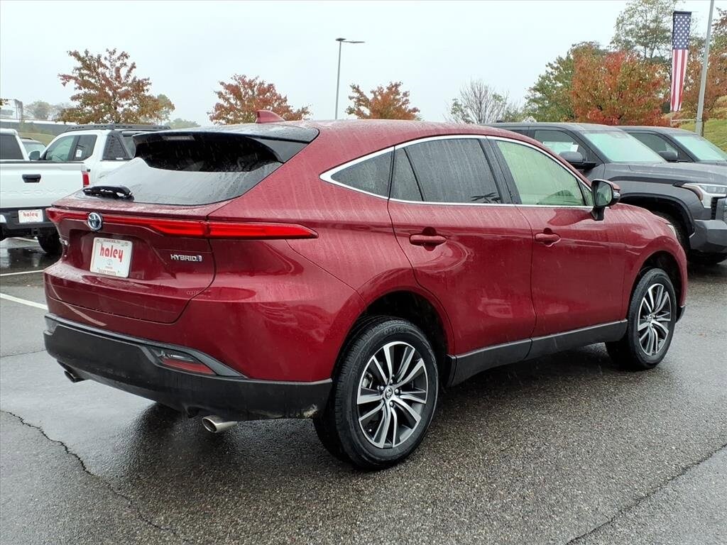 2022 Toyota Venza LE photo 3