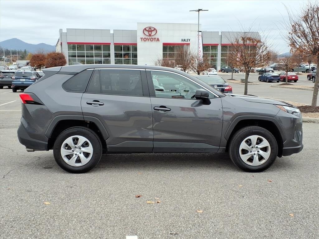 2025 Toyota RAV4 LE photo 3