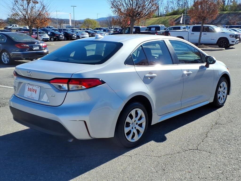 2024 Toyota Corolla LE photo 4