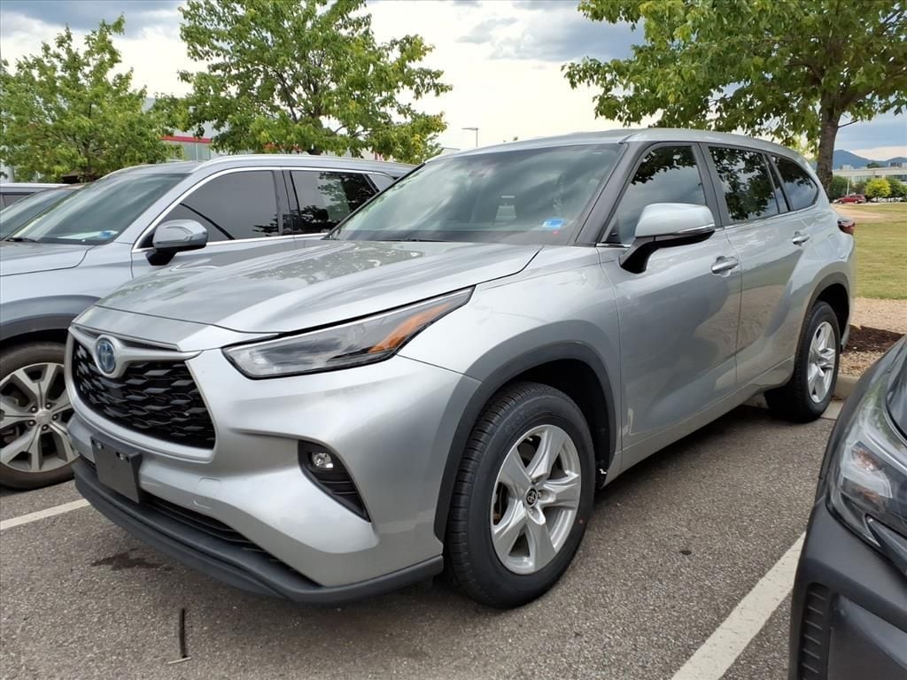 Used 2023 Toyota Highlander Hybrid LE SUV