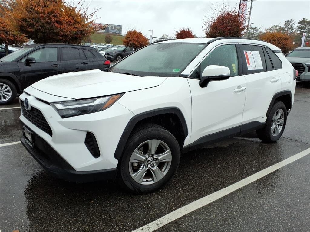 2024 Toyota RAV4 Hybrid XLE photo 4