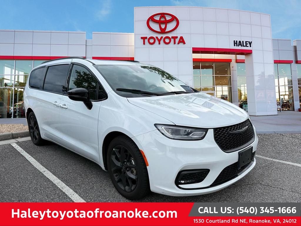 Used 2025 Chrysler Pacifica Limited Minivan/Van