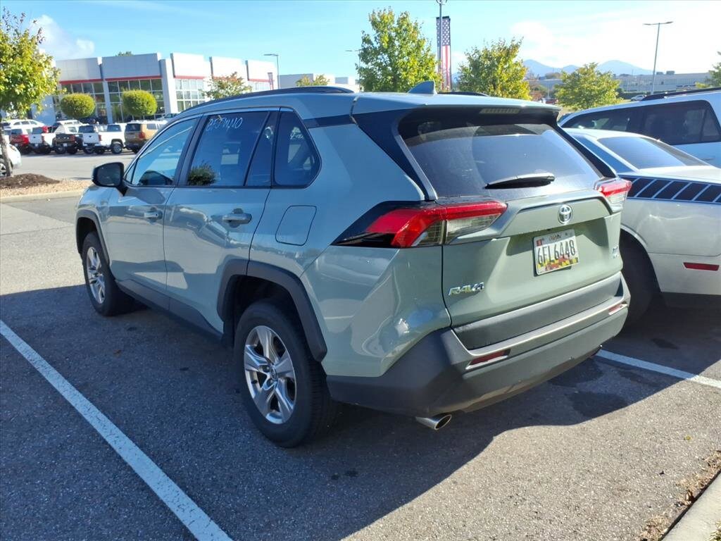 2023 Toyota RAV4 XLE photo 3