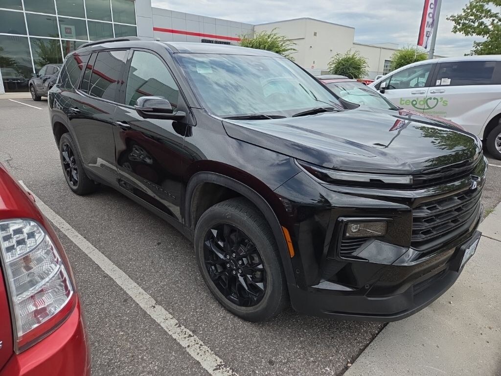 Used 2024 Chevrolet Traverse LT SUV