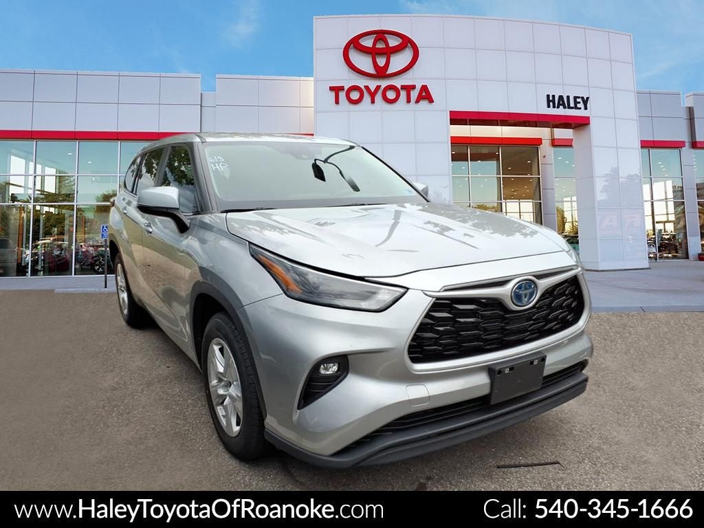 Used 2023 Toyota Highlander Hybrid LE SUV