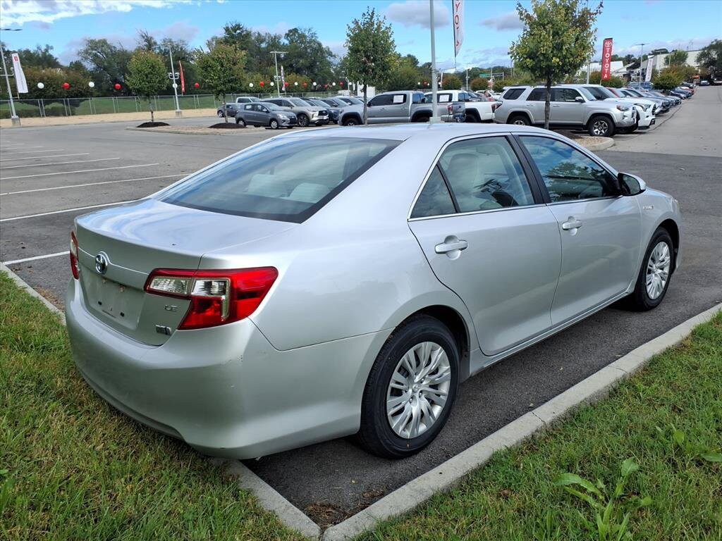2014 Toyota Camry Hybrid XLE photo 2