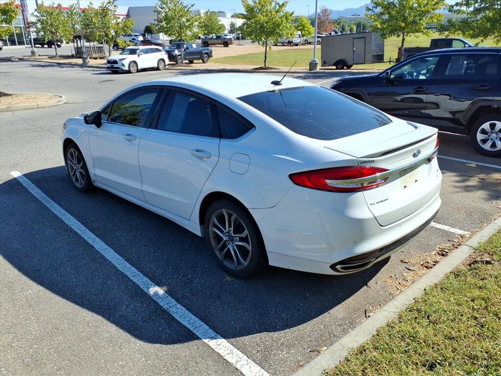 2017 Ford Fusion SE photo 3