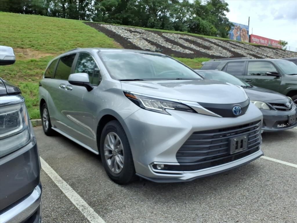 Certified 2023 Toyota Sienna XLE Minivan/Van